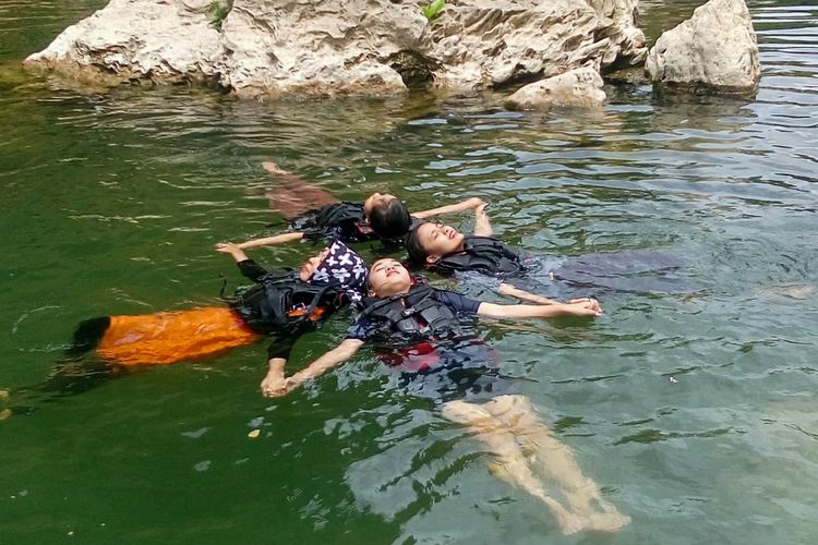Tempat wisata Air Terjun Sri Gethuk di Gunungkidul, Yogyakarta.
