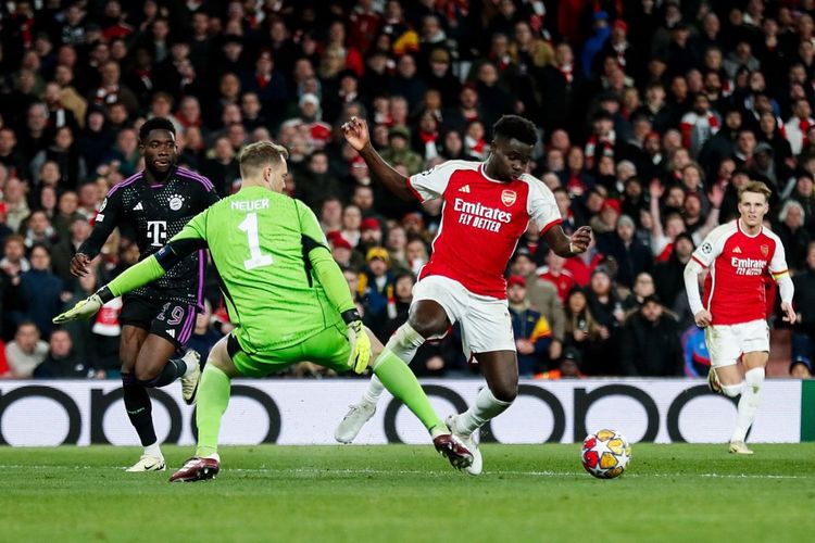 Insiden yang melibatkan pemain Arsenal Bukayo Saka dan kiper Manuel Neuer pada akhir-akhir laga Arsenal vs Bayern Muenchen memicu perdebatan sengit di kalangan pandit sepak bola Inggris dan Eropa.