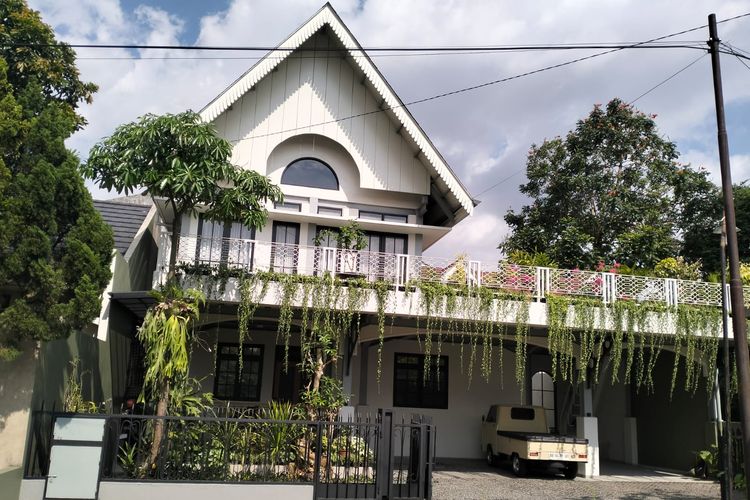 Contoh rumah industrialis dengan desain tropis