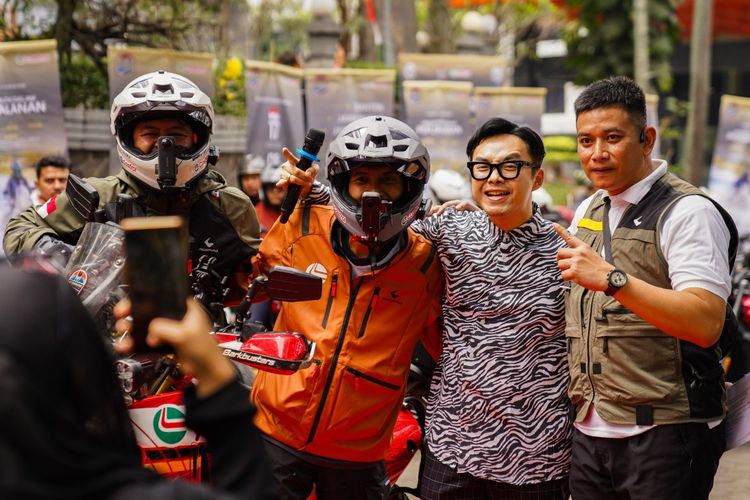 Jelang HUT RI, 2 Pengendara Tempuh 1.945 Kilometer Salurkan Bantuan ke 17 SD