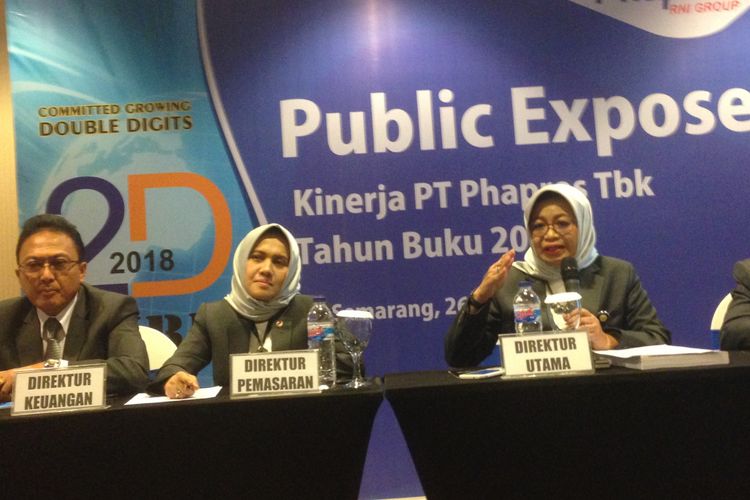 Direktur Utama PT Phapros Barokah Sri Utami seusai RUPS tutup buku 2017 di Semarang, Kamis (26/4/2018)