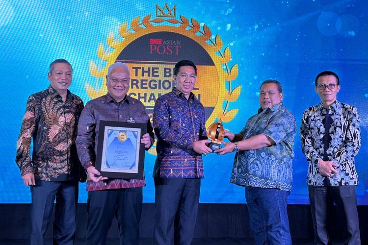 Bank Sumsel Babel meraih dua penghargaan bergengsi.