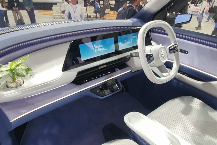 Interior Suzuki Vision e-Sky