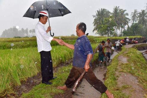 Hujan Deras, Blusukan Jokowi Sepi Kerumunan Masyarakat