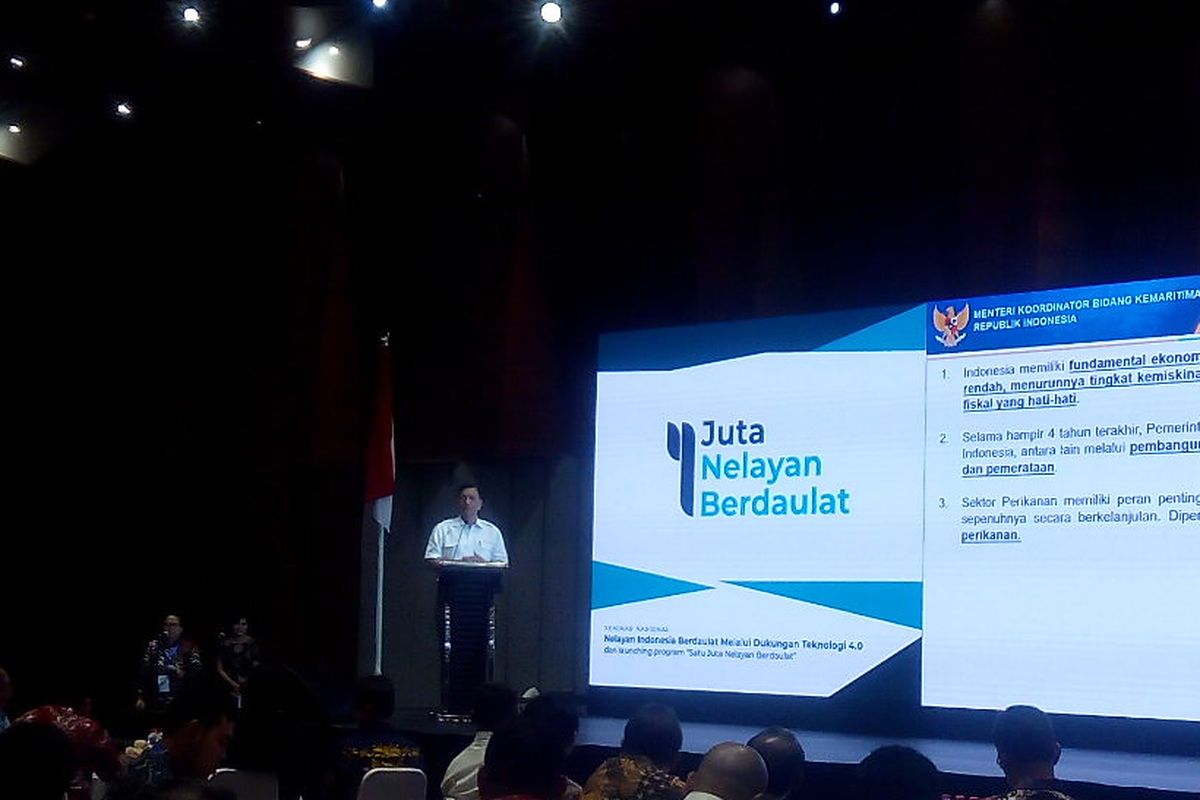 Menteri  Koordinator Bidang Kemaritiman, Luhut Binsar Panjailan, meluncurkan program 1 Jula Nelayan Berdaulat di Telkom Landmark Tower, Jakarta, Senin (8/4/2019).