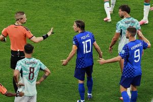 Drama VAR Anulir Gol Kroasia di Detik-detik Terakhir Vs Portugal, Suporter Lempar Botol