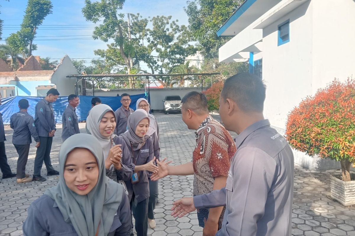 Apel perpisahan Dirut PDAM Lumajang Achmad Arifulin Nuha usai resmi mengundurkan diri, Selasa (3/6/2025).