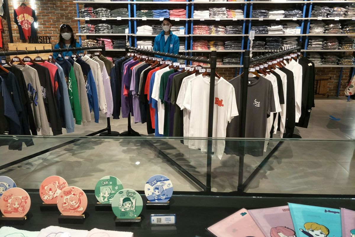 Pop up store BTS Map of The Soul di Senayan City, Jakarta, resmi dibuka hari ini, Rabu (8/12/2021).