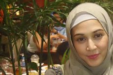 Dina Lorenza Bersyukur Bisa Shalat di Masjid