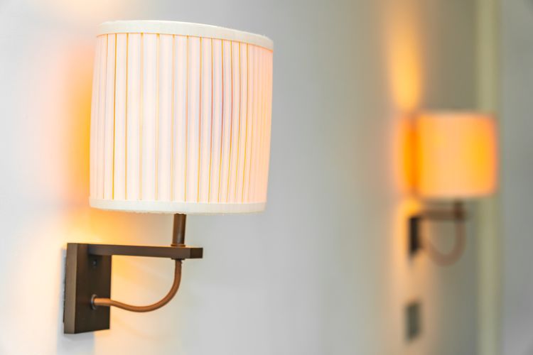 Ilustrasi lampu. Ahli ITB Ungkap Alat Elektronik Rumah Tangga Paling Boros Listrik, Bisa Sebabkan Tagihan Naik