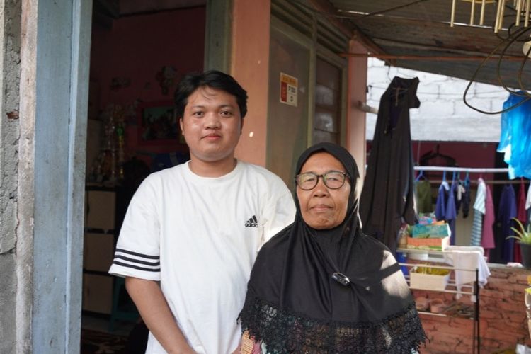 Cerita Reza, Sejak Kecil Diasuh Kakek-Nenek, Kini Lolos Fisipol UGM Kuliah Tanpa Biaya