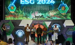 Komitmen dalam Pembangunan Berkelanjutan, Adhi Raih 2 Penghargaan di Anugerah ESG 2024