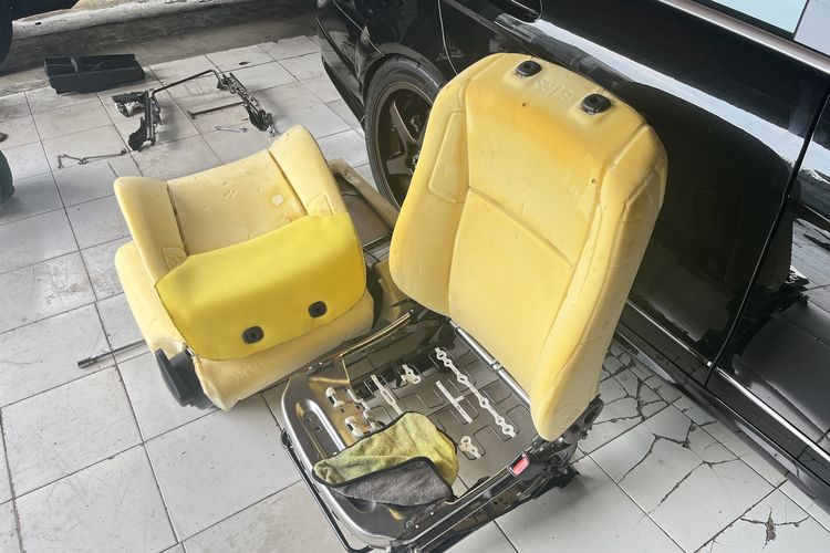 Restorasi Interior Mobil Lawas, Jok Fabric Tetap Punya Peminat