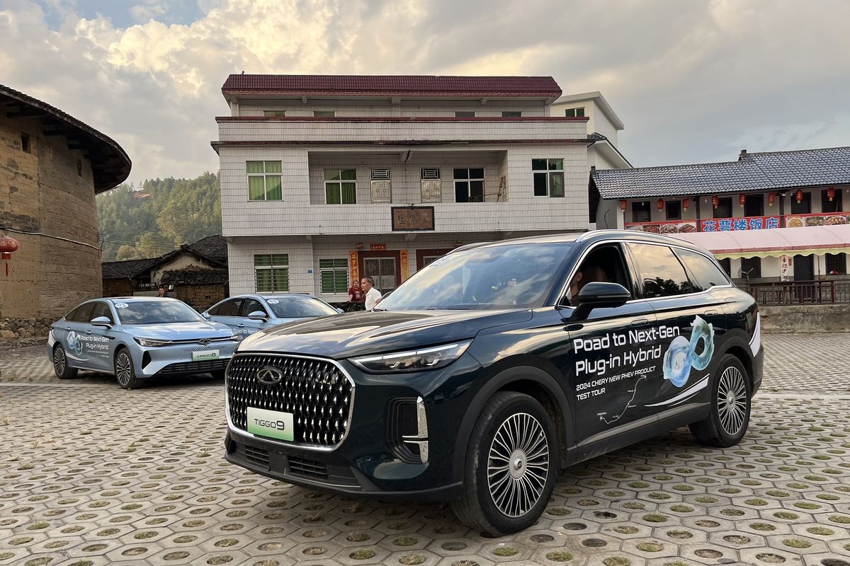 Menguji Chery Tiggo 9 PHEV di China