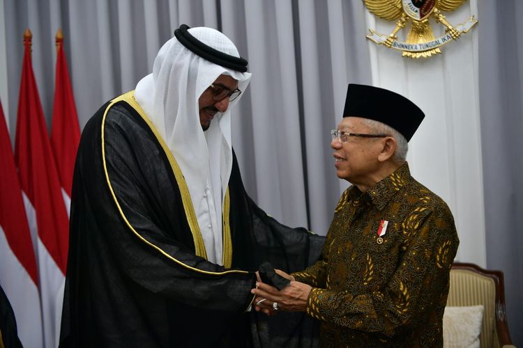  Wakil Presiden Ma'ruf Amin menerima Sekretaris Jenderal Forum Promosi Pedamaian Abu Dhabi Al-Mahfouz bin Bayyah di Kediaman Resmi Wapres, Jakarta, Jumat (29/7/2022).