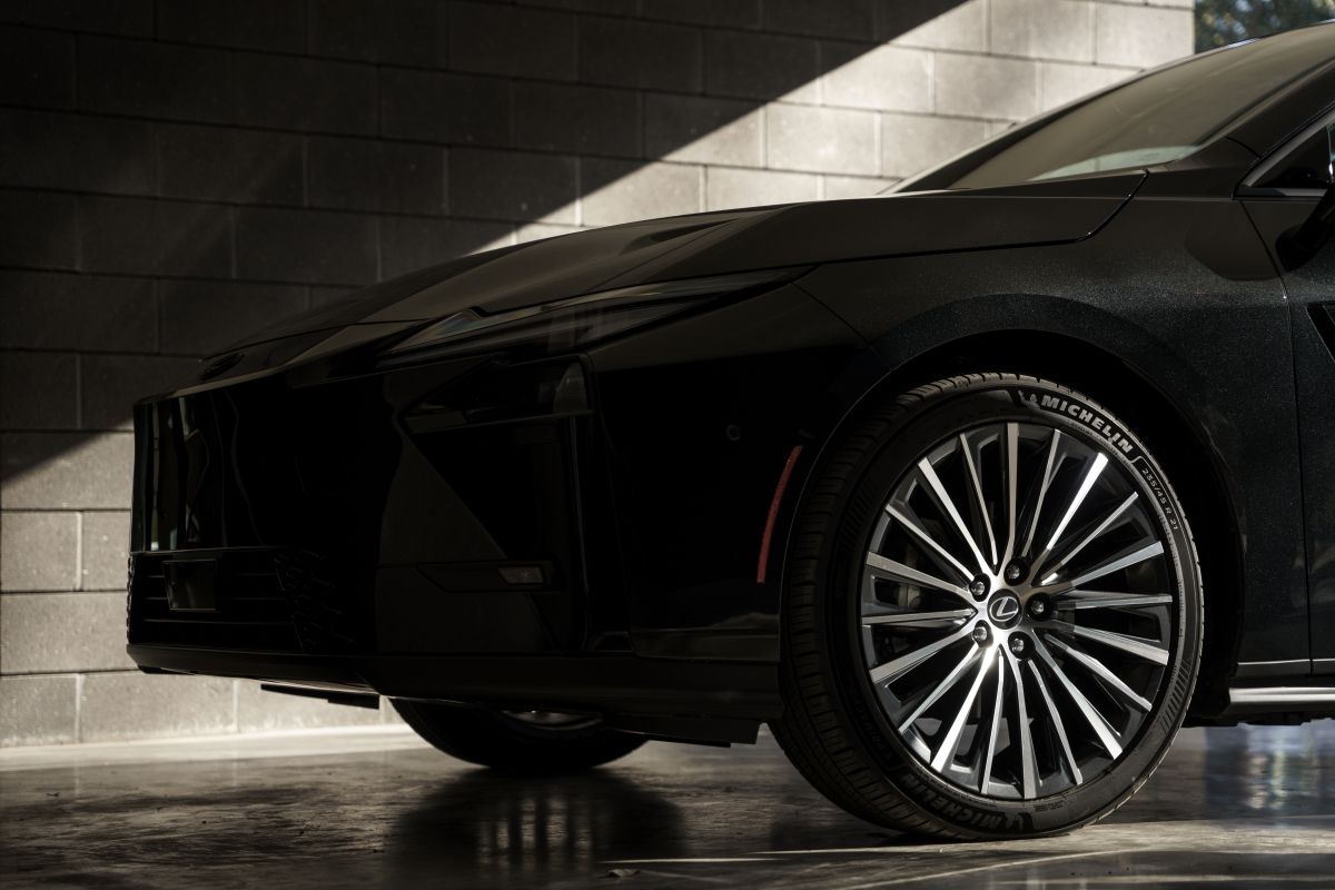 All-New Lexus ES.