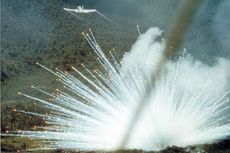 Sejarah Penggunaan Bom Fosfor Putih dalam Perang