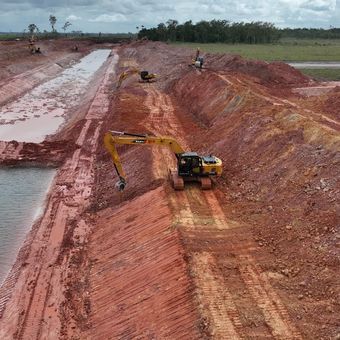 PT Brantas Abipraya (Persero) terus mempercepat penyelesaian Proyek Pembangunan Jaringan Irigasi Rawa pada Kawasan Sentra Produksi Pangan (KSPP) Wanam Paket 2 di Kabupaten Merauke, Papua Selatan. 