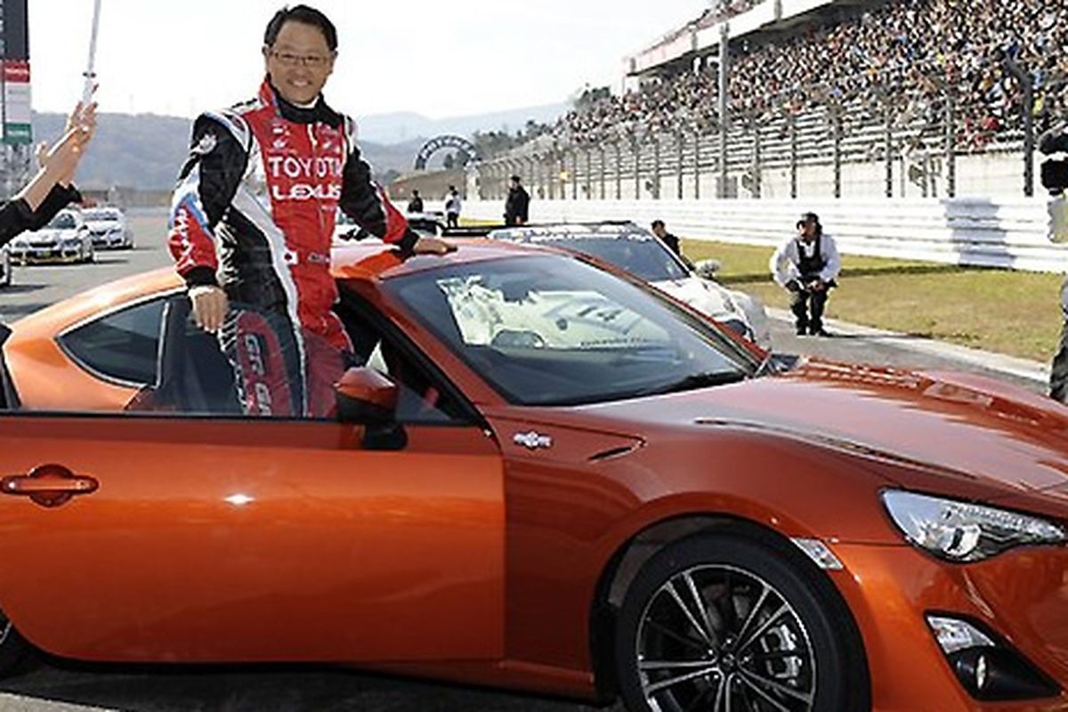 Akio Toyoda sebelum melakukan aksinya dengan GT-86