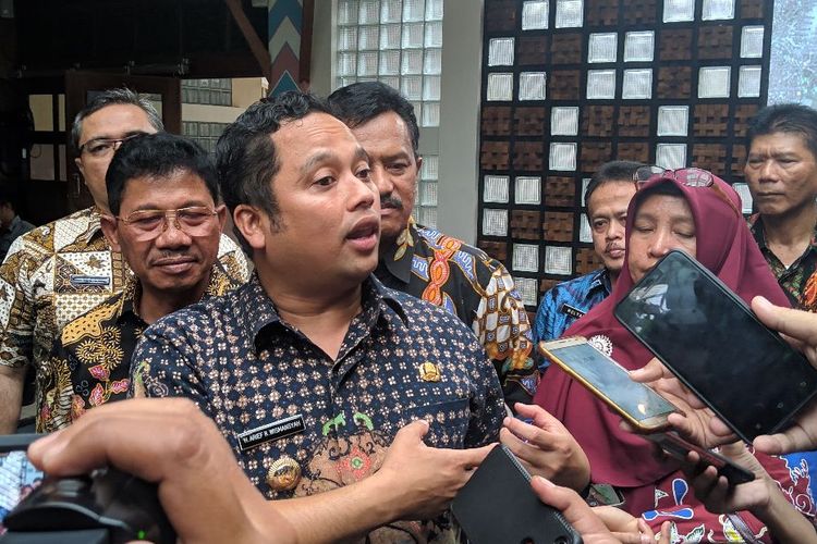 Wali Kota Tangerang Arief Wismansyah saat konferensi pers penanganan banjir di Periuk Kota Tangerang, Kamis (6/2/2020)