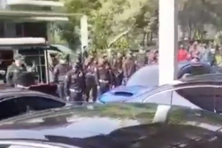 Viral sebuah video mengenai rumah yang diduga menjadi showroom mobil di kawasan Cipondoh, Tangerang. 