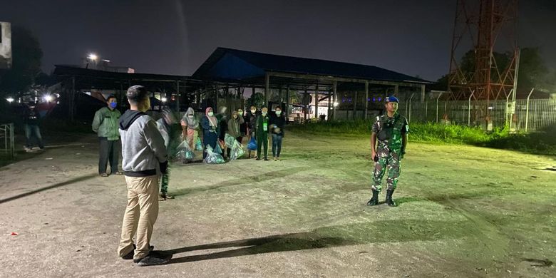 Sebanyak 75 pekerja migran Indonesia (PMI) yang akan berangkat ke Malaysia secara Ilegal diamankan saat penggrebekan personel TNI AL di Tanjung Balai pada Senin (28/2/2022).