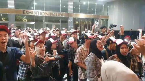 Debat Cawapres Berlangsung, Pendukung Balas Yel-yel di Luar JCC