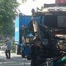 Truk Rem Blong Tabrak 3 Kendaraan yang Berhenti di Traffic Light, Ada Korban Luka