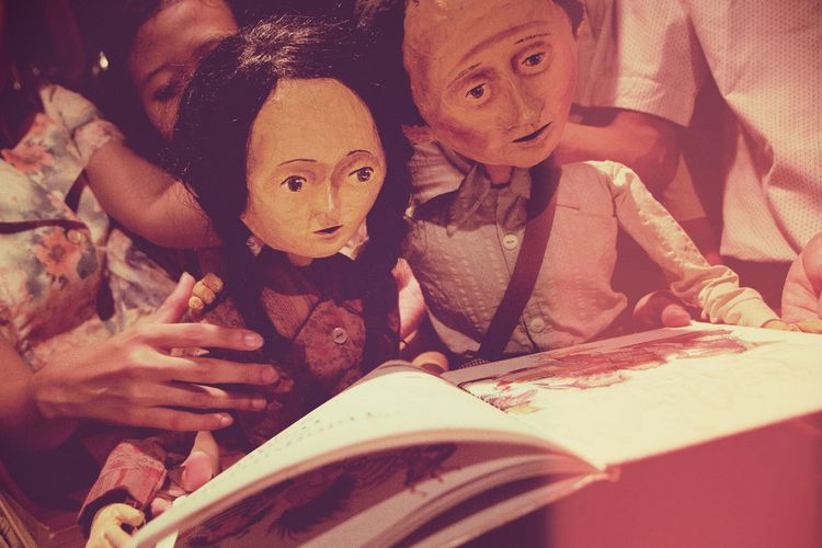 Papermoon Puppet Theatre merupakan seni pertunjukan boneka yang berasal dari Yogyakarta yang sudah medunia 