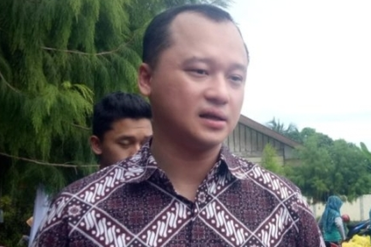 Helmut Hermawan, Direktur Utama PT Citra Lampia Mandiri (CLM).

 PT CLM adalah perusahaan pertambangan nikel di di Kecamatan Malili, Kabupaten Luwu Timur, Sulawesi Selatan.
