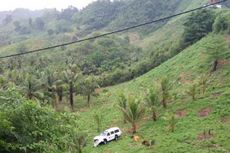 Hindari Pohon Tumbang karena Longsor, Ambulans Milik Polisi Terjun ke Jurang