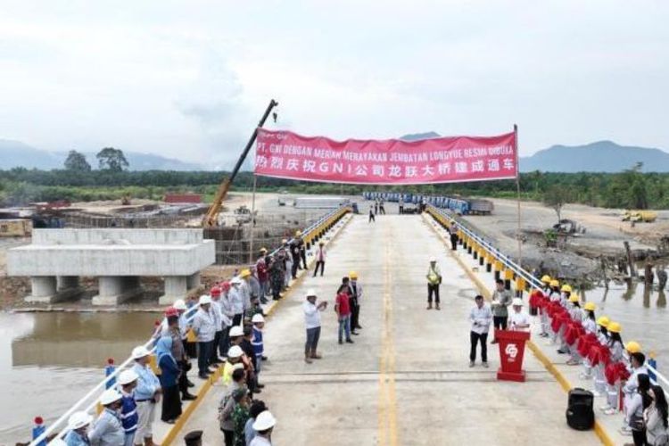 Upacara peresmian Jembatan Longyue. 

