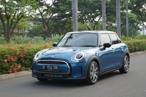 Sensasi Jalan Keliling Jakarta dengan Mini Cooper 5-Door