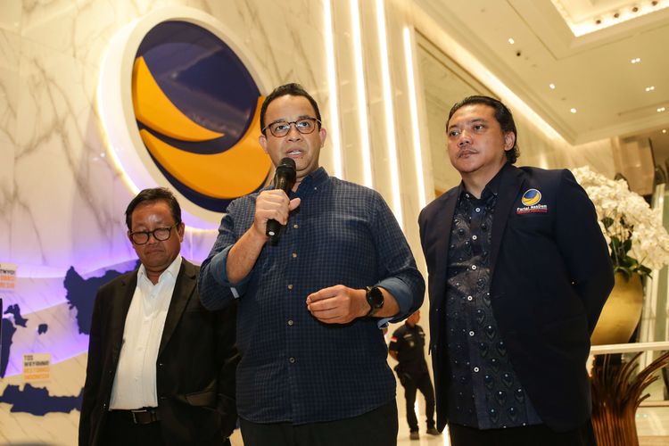 Mantan Gubernur DKI Jakarta Anies Baswedan usai menemui Ketua Umum Partai Nasdem Surya Paloh di Nasdem Tower, Gondangdia, Menteng, Jakarta, Rabu (17/5/2023).