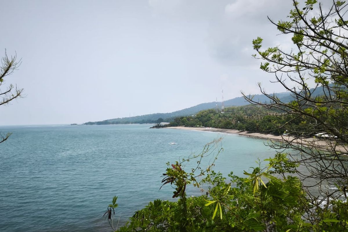 Suasana di kawasan Senggigi, Lombok, Nusa Tenggara Barat, Rabu (13/11/2024). 