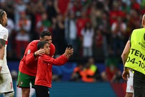 Saat Laga Turkiye Vs Portugal Terhenti 4 Kali karena Fans Ronaldo, Alarm Keamanan
