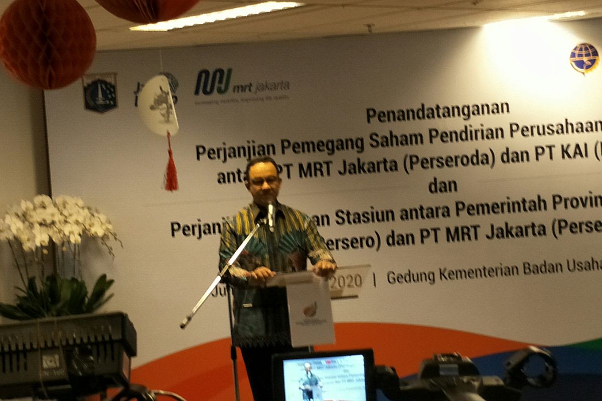 Gubernur DKI Jakarta Anies Baswedan memberikan sambutan dalam acara pembentukan perusahaan patungan PT KAI dan PT MRT Jakarta di Kantor Kementerian BUMN, Jumat (10/1/2020).
