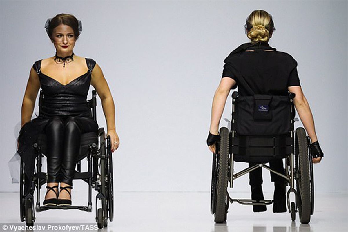 Para model disabilitas di pekan mode Moscow