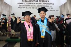 Kisah Ayah Anak Lulus Cumlaude dan Wisuda Bareng di UIN Walisongo