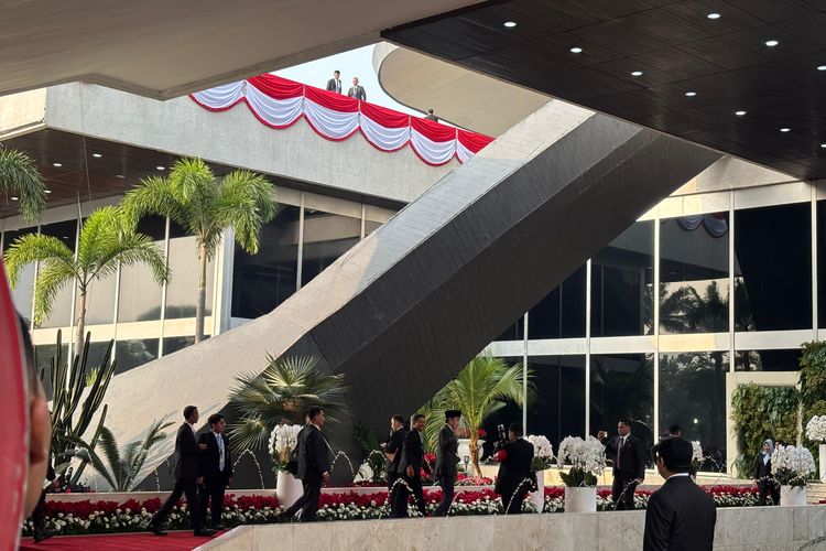 Prabowo Bakal Pidato Kenegaraan, Jokowi-JK Tiba di Gedung DPR