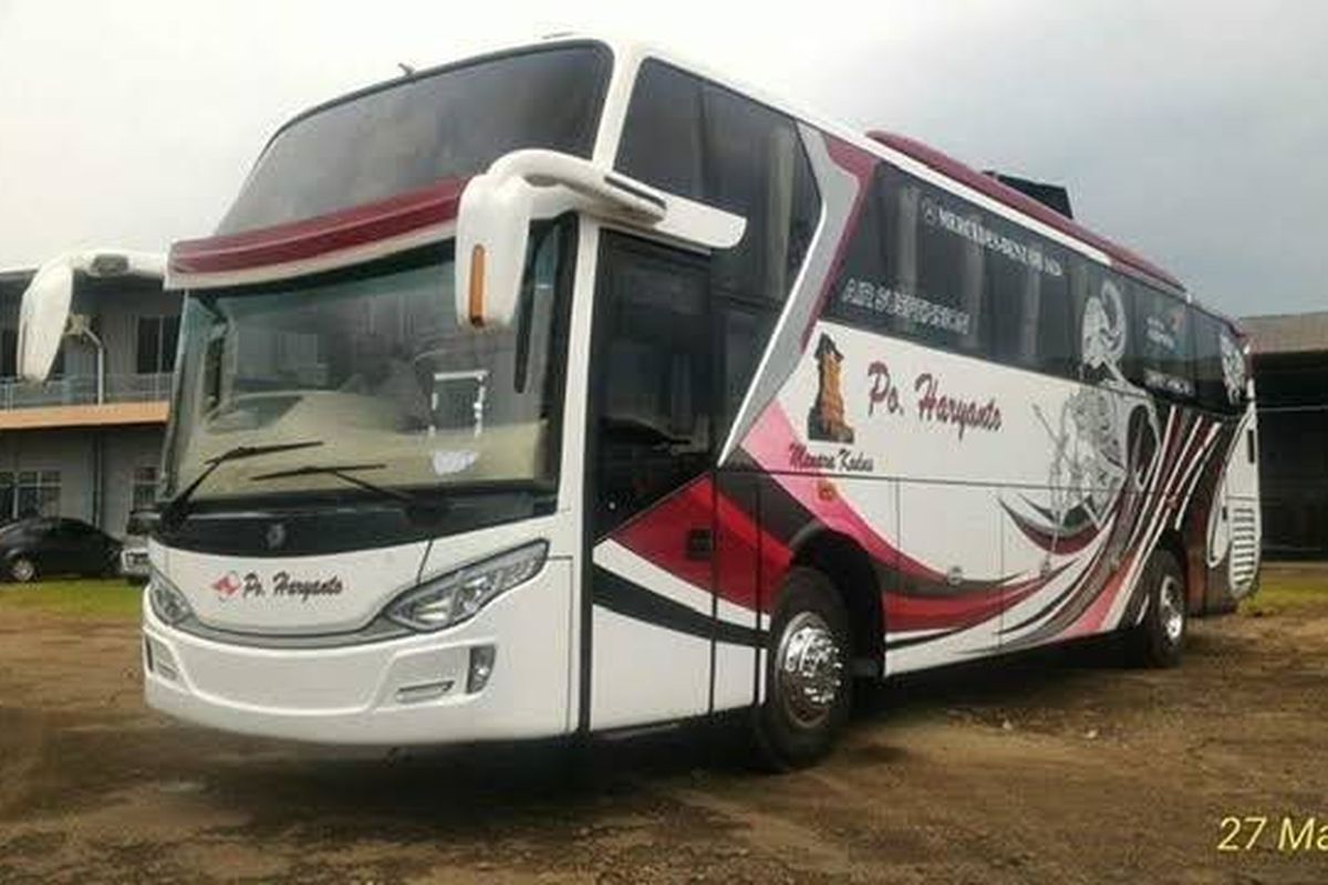 Bus PO Haryanto buatan Karoseri Trijaya Union