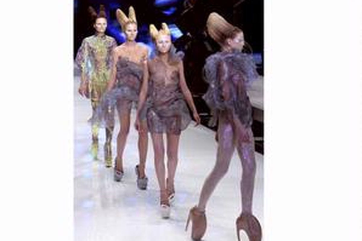 Sepatu yang bentuknya tidak mengikuti kontur kaki bisa menyakiti kaki. 