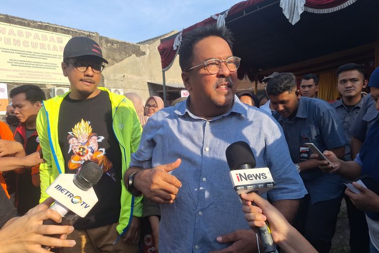 Warga Dimintai KTP untuk Tebus Minyak Goreng Murah Saat Rano Karno Kampanye di Pasar Rebo