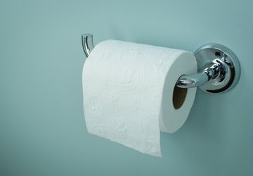 Mengapa Tisu Toilet Hampir Selalu Berwarna Putih?