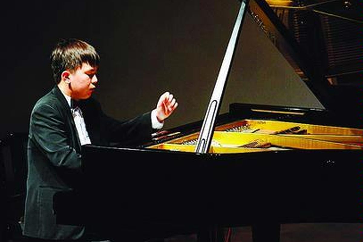 Ballade No 4 in F Minor karya Frederic Chopin dimainkan dengan baik oleh Randy Ryan di Goethe Haus, Jakarta, Jumat (17/7). Sejumlah karya musisi dunia lainnya juga dimainkan Randy, yaitu Johann Sebastian Bach, Ludwig Van Beethoven, Robert Schumann, dan Serge Prokofiev.