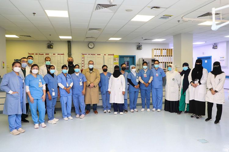Seorang wanita Saudi melahirkan 10 bayi kembar, tim medis mengawasi kondisinya di Rumah Sakit Angkatan Bersenjata Raja Salman.

