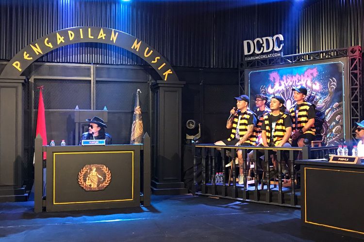 Band asal Bali Ludicia dalam acara DCDC Pengadilan Musik di Bandung. Ludicia menceritakan pengalamannya manggung di Jerman.  