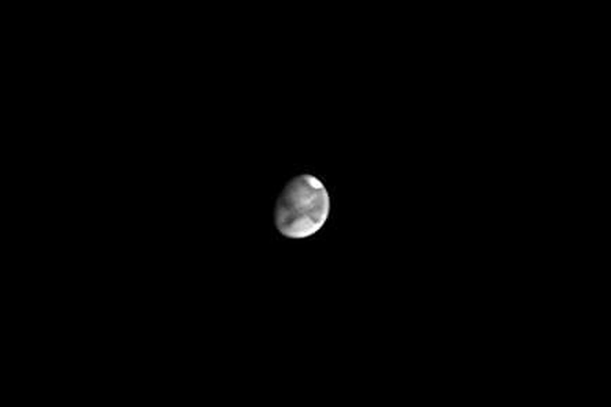 Planet Mars, diabadikan pada 12 Juli 2020 melalui Observatorium pendidikan Imah Noong di Lembang (Jawa Barat). Tudung es kaya air di kutub utara Mars nampak jelas.