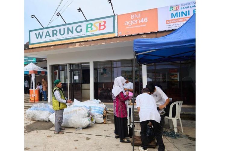 Program BNI Agen46 Bank Sampah memungkinkan masyarakat mengelola sampah anorganik menjadi tabungan melalui sistem perbankan digital. 