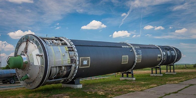 Rudal balistik antar-benua (ICBM) era Uni Soviet, R-36 atau SS-18 Satan, yang sudah tak aktif dan dimuseumkan.